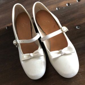 GUC Vintage Leather Promenaders Tap Shoes Shiny White w/ Bow tie 5M Style 999